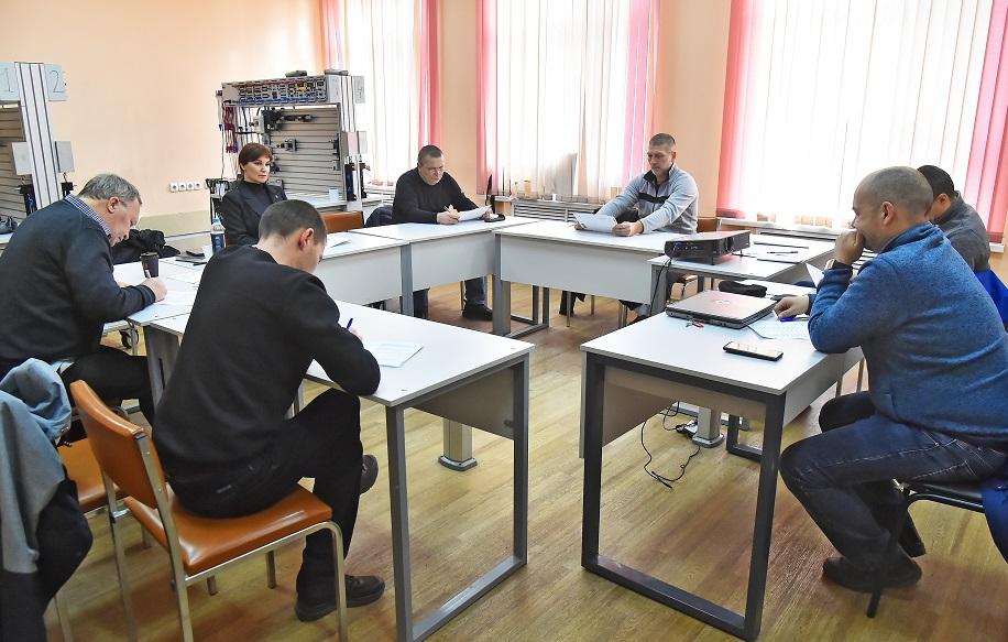 Гидравлики ЧМК прошли курс повышения квалификации